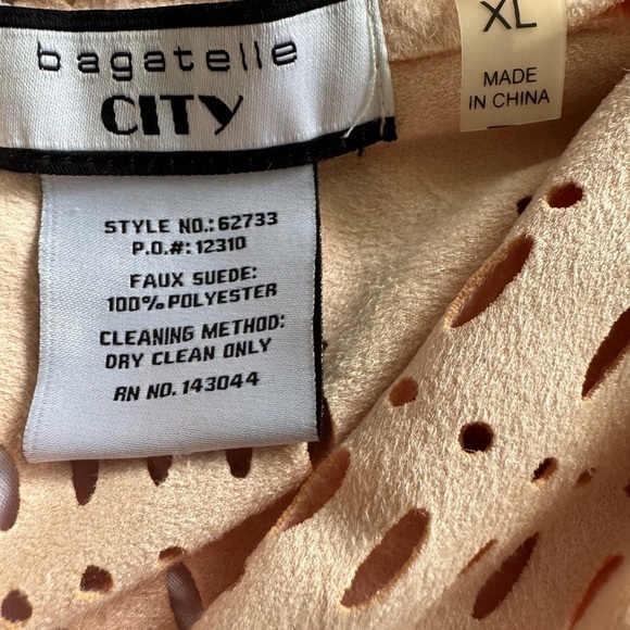 Bagatelle City Pink Faux Suede Lasercut Fringe Cape Shrug Size XL - Picture 8 of 10